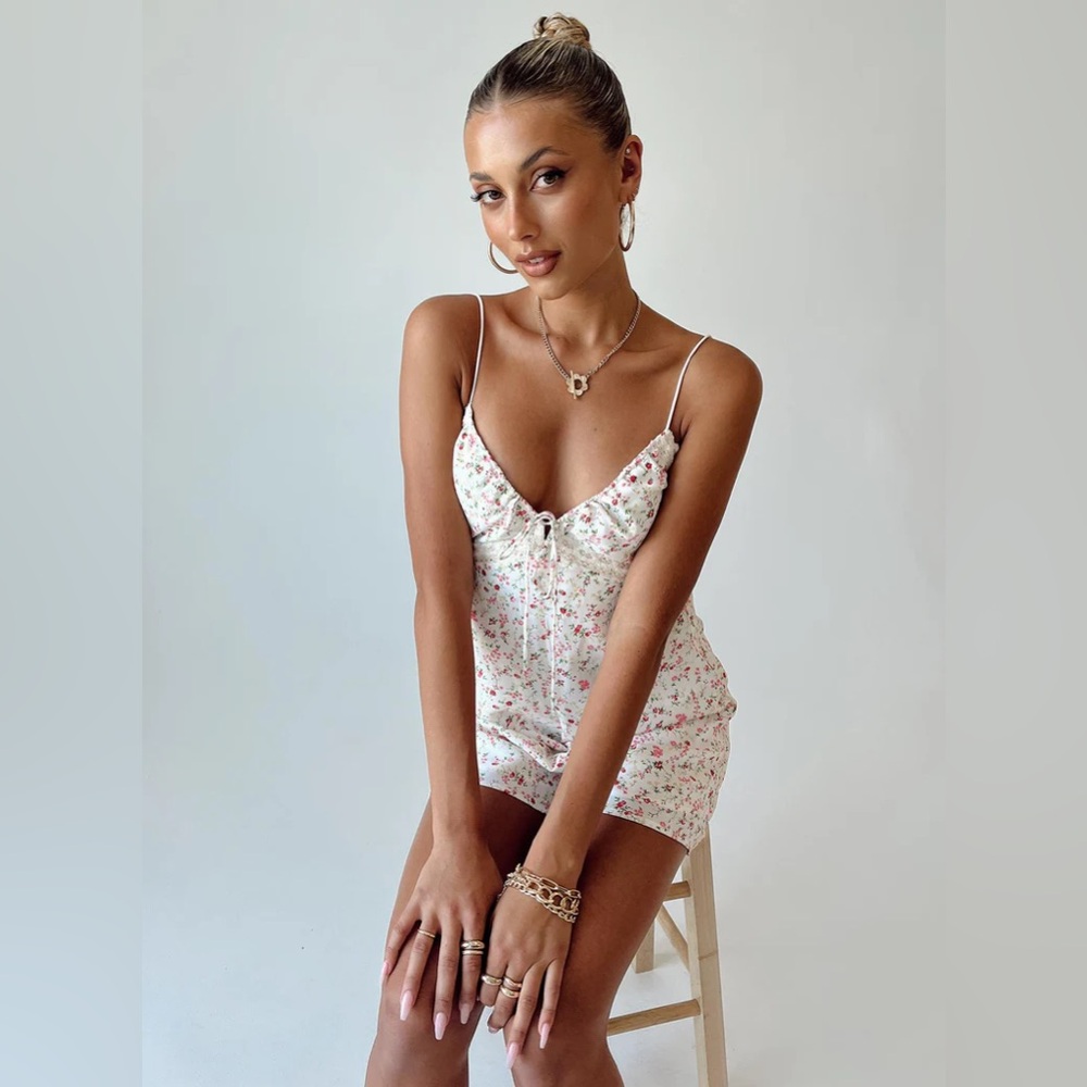 Princess Polly EMILEE FLORAL ROMPER CREAM Sz 4 EUC  girly